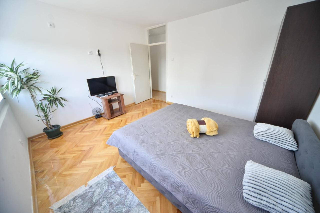 Apartman Centar Lux Pirot Exterior foto